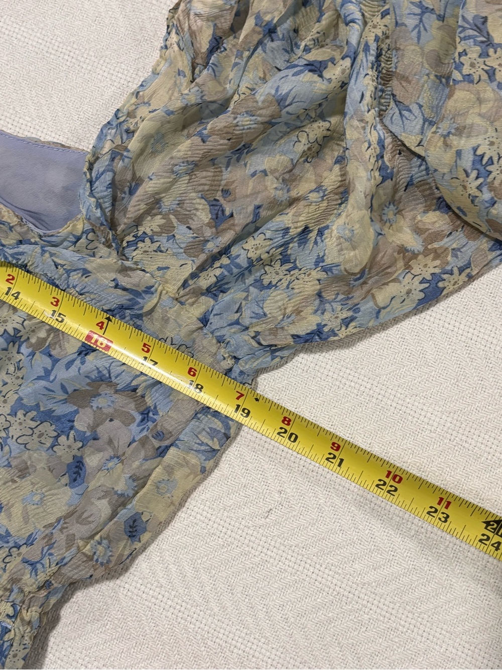 🔵⚪️Astr Sheer Floral Smocked Peasant Top in Blue and Cream - Picture 6 of 10